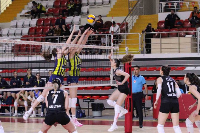 Sivas’ta Oynanan Tvf 2. Lig Kadınlar Çeyrek Final Etabında İlk Gün Sona Erdi