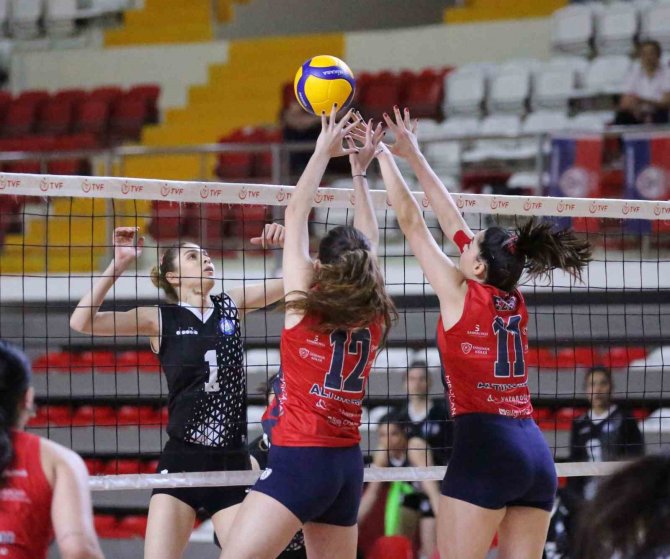 Sivas’ta Oynanan Tvf 2. Lig Kadınlar Çeyrek Final Etabında İlk Gün Sona Erdi