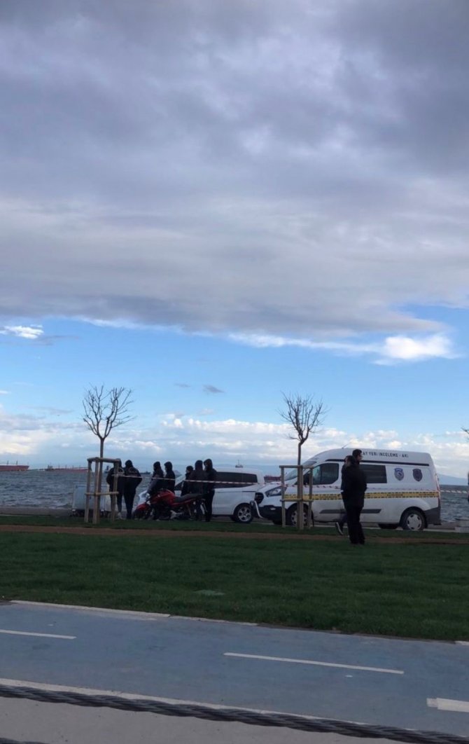 Zeytinburnu Sahili’nde Görülen Ceset Rüzgarın Etkisiyle Denizde Kayboldu