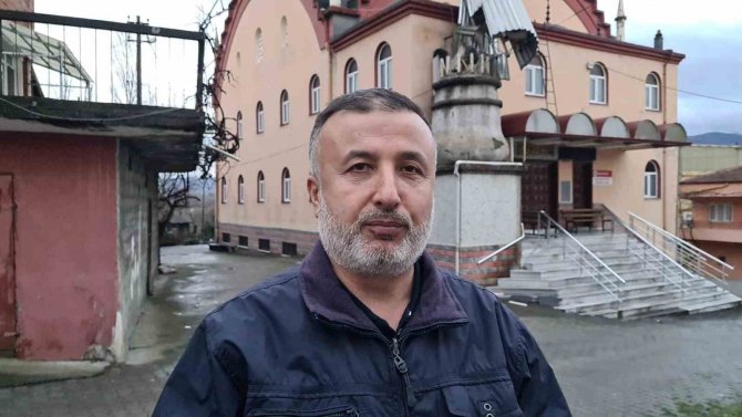 Fırtına Caminin Minaresini Yıktı, Korku Dolu Anlar Yaşandı