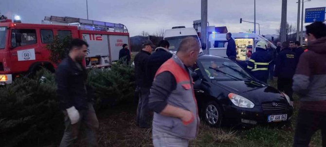Minibüs Önündeki Otomobile Arkadan Çarptı: 1 Yaralı