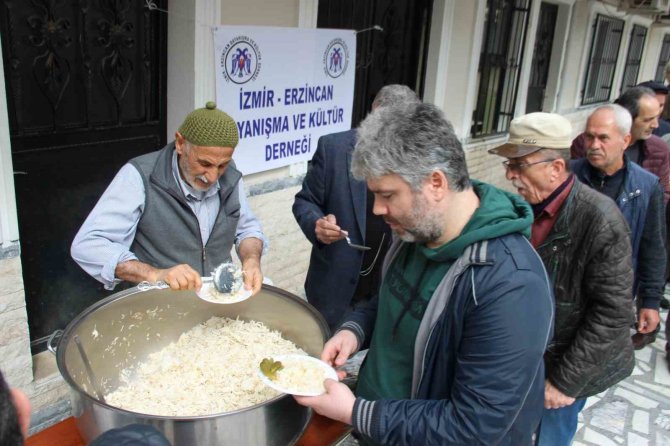 Erzincanlılar Depremde Hayatını Kaybedenleri Unutmadı