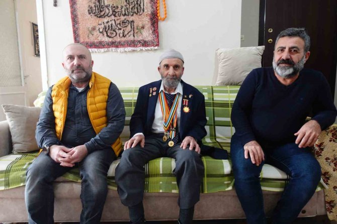 Kore Gazisi Temel Dedenin Tek İsteği Cumhurbaşkanı Erdoğan’ı Görebilmek