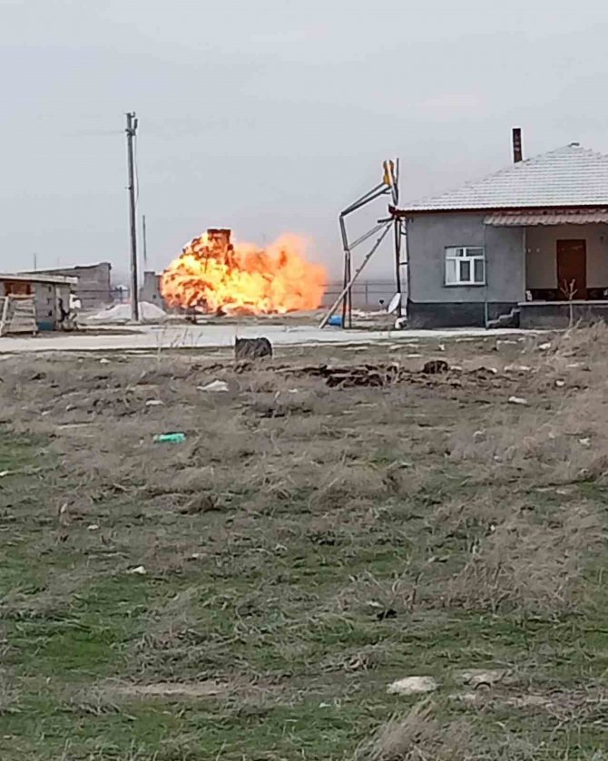 Alev Alev Yanan Saman Balyaları Güvenlik Kamerasına Yansıdı