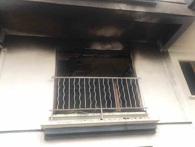 Alkolün Etkisiyle Yaktığı Ev Küle Döndü