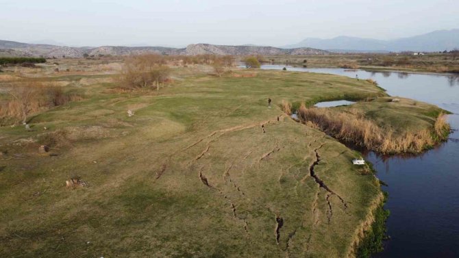 Hemite Kalesi’nin Eteğindeki Fay Kırıkları Dikkat Çekti