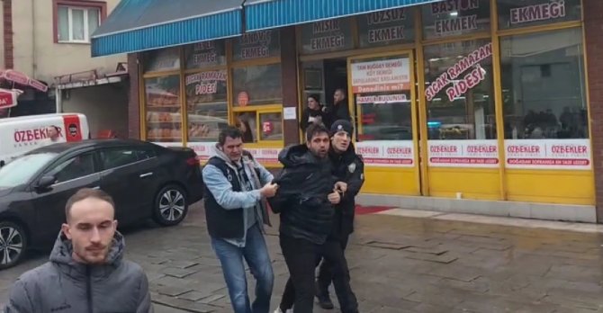 Amatör Maç Sonrası Takım Otobüsü Taşlandı