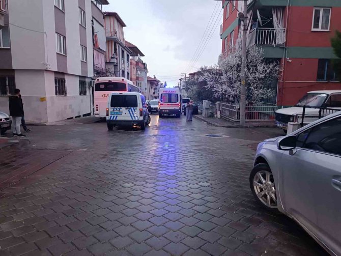 Eşini Öldürdü, Aynı Silahla Kendini Başından Vurdu