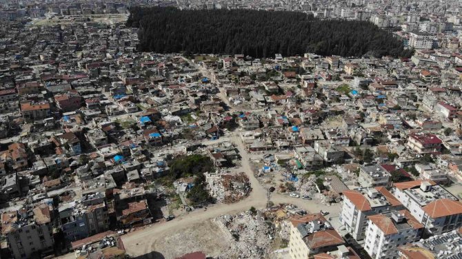 Depremle Yerle Bir Olan Emek Mahallesi’nin Sakinleri, Kentsel Dönüşüm Gerçeğini Anlattı