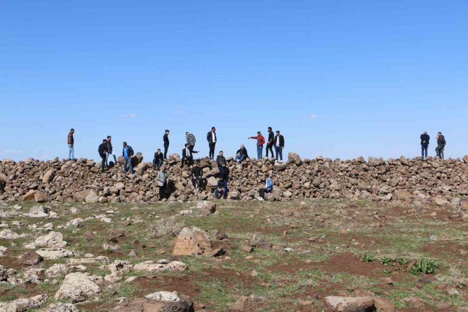 Arazi Sorununa Çare Bulunamayınca İki İlçeye Giden Tarım Suyunu Kestiler