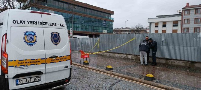 Yolda Yürüyen Şahsı Kentin Göbeğinde Dizinden Vurdu