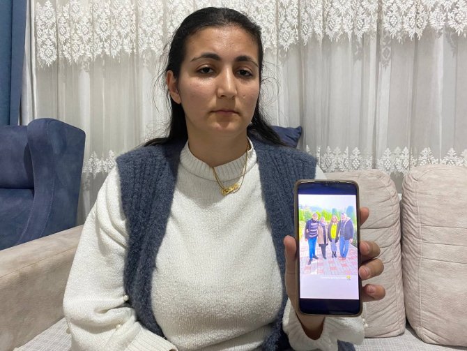 Depremde Ailesinden Geriye Fotoğraf Albümü Kaldı