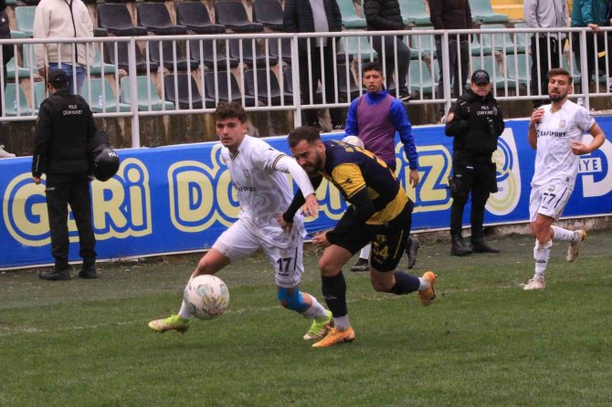 Babasının Satın Aldığı Kulüpte Profesyonel Oldu, İlk Maçına Çıktı