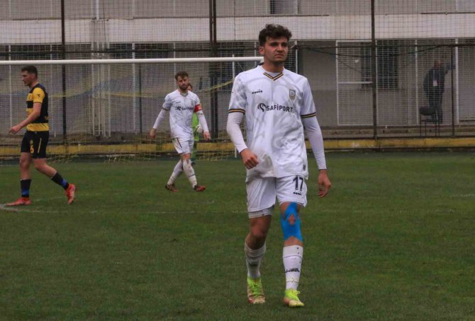 Babasının Satın Aldığı Kulüpte Profesyonel Oldu, İlk Maçına Çıktı