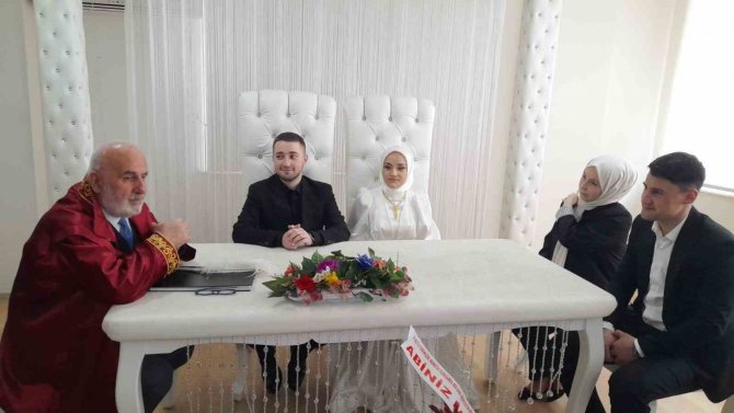 Alaplı’yı Evlendiren Memur, Doğum Gününde Emekli Oldu