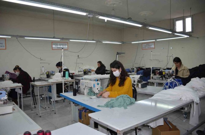 Huzur Ortamının Sağlandığı Şırnak’tan İ̇stanbul’a Tekstil Ürünü İhraç Ediliyor