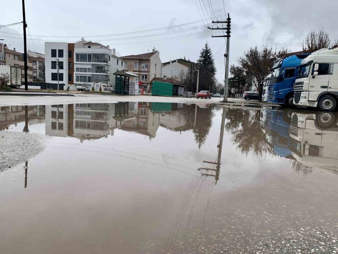 Eskişehir’de Ara Sokaklar Göle Döndü