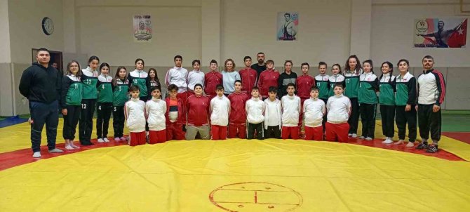 Okul Sporlarında Güreş Müsabakaları Sona Erdi