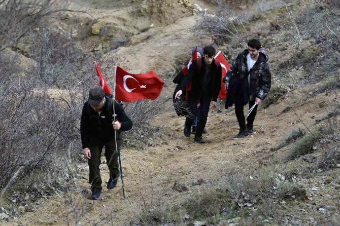 Gümüşhaneli Dağcılardan Zorlu “İ̇stiklal” Yürüyüşü