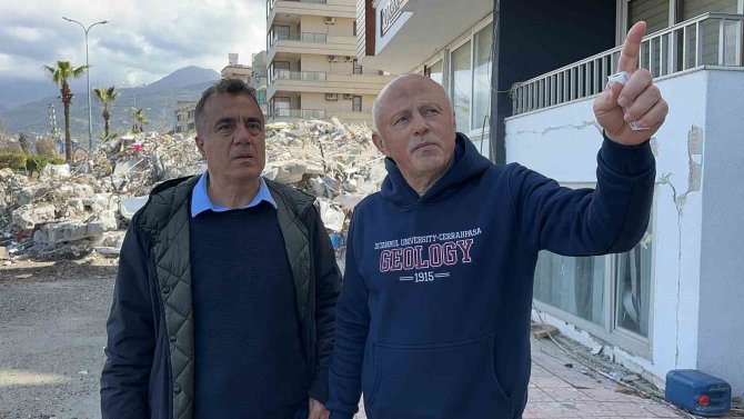 Prof. Dr. Öztürk: "Deprem Nedeniyle İ̇skenderun Sahilinde 1 Metre Çökme Var"