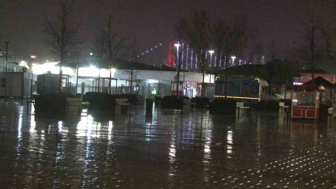 İ̇stanbul’da Beklenen Yağış Başladı