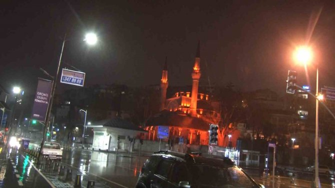 İ̇stanbul’da Beklenen Yağış Başladı