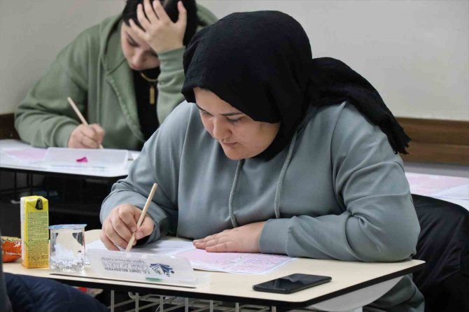 İ̇zmit Belediyesi Çınar Akademi’de Kabul Kurum Sınavı Gerçekleşti