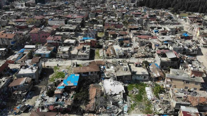 Depremle Yerle Bir Olan Emek Mahallesi’nin Sakinleri, Kentsel Dönüşüm Gerçeğini Anlattı