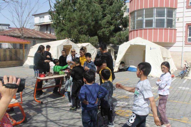 Üniversiteli Gençlerden Osmaniyeli Öğrencilere Moral Desteği