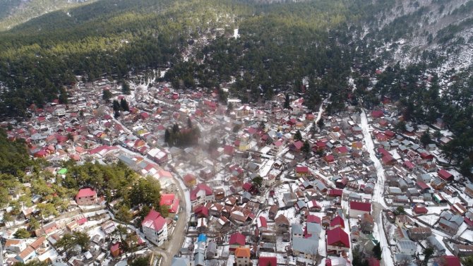 Ağır Hasarlı Cami Minaresi Kontrollü Olarak Yıkıldı