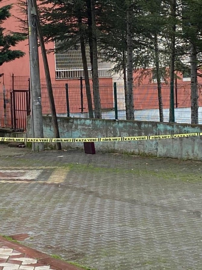 Sokağa Bırakılan Çanta Paniğe Sebep Oldu