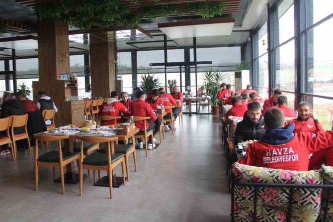 Başkan Özdemir: “Belediye Olarak Takım Ve Futbolcularımızın Yanındayız”