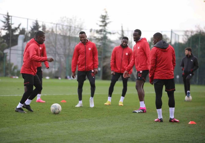 Sivasspor, İ̇stanbulspor Maçına Hazır
