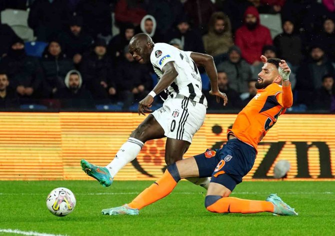 Spor Toto Süper Lig: Medipol Başakşehir: 0 - Beşiktaş: 1 (İ̇lk Yarı)