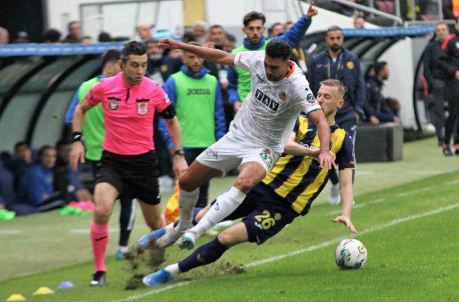 Spor Toto Süper Lig: Mke Ankaragücü: 1 - Corendon Alanyaspor: 0 (İ̇lk Yarı)