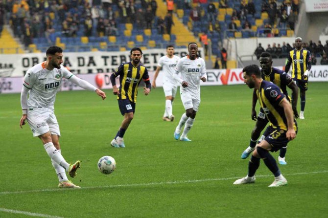 Spor Toto Süper Lig: Mke Ankaragücü: 1 - Corendon Alanyaspor: 0 (İ̇lk Yarı)