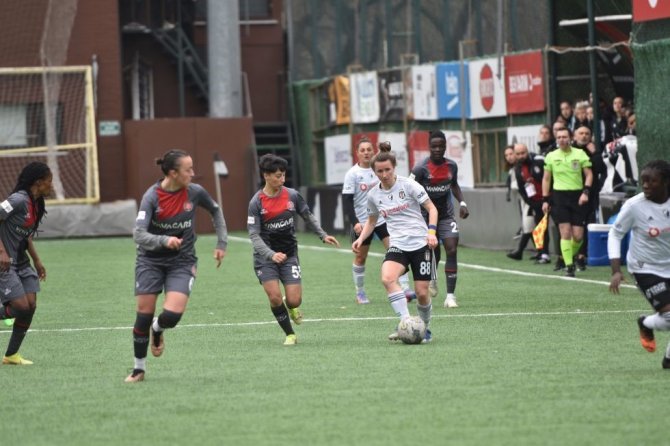 Turkcell Kadın Futbol Süper Ligi: Beşiktaş: 0 - Fatih Karagümrük: 1