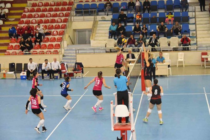 “Bizim Kızlar” Çeyrek Finallerdeki İlk Galibiyetini Aldı