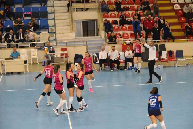 “Bizim Kızlar” Çeyrek Finallerdeki İlk Galibiyetini Aldı