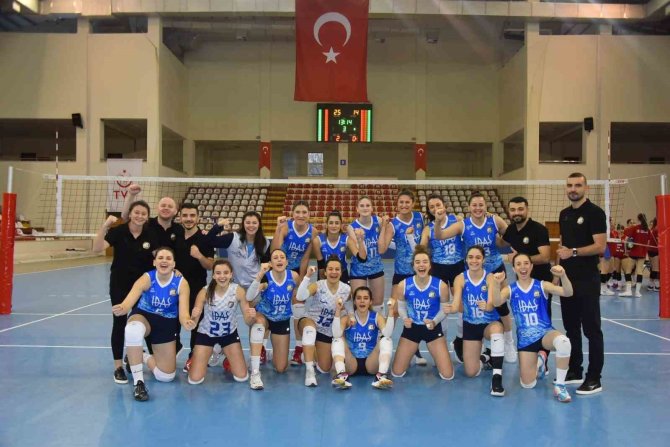 Bozüyük Belediyesi, Çeyrek Finalde Sivas İ̇l Özel İ̇dare Voleybol Takımı’nı 3-0 Yendi