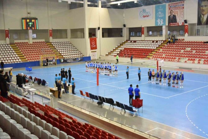 Bozüyük Belediyesi, Çeyrek Finalde Sivas İ̇l Özel İ̇dare Voleybol Takımı’nı 3-0 Yendi