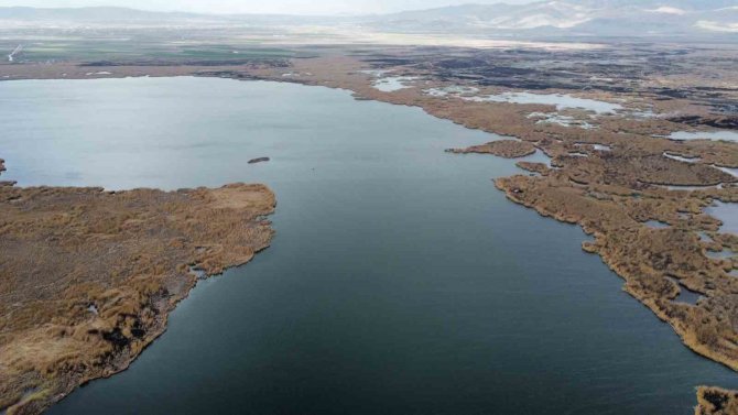 Eber Gölü’nde Kış Mevsiminde Beklenen Yağış Alınamadı