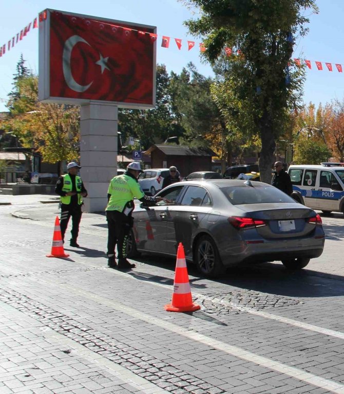 Uşak’ta Bin 72 Sürücüye Para Cezası Kesildi