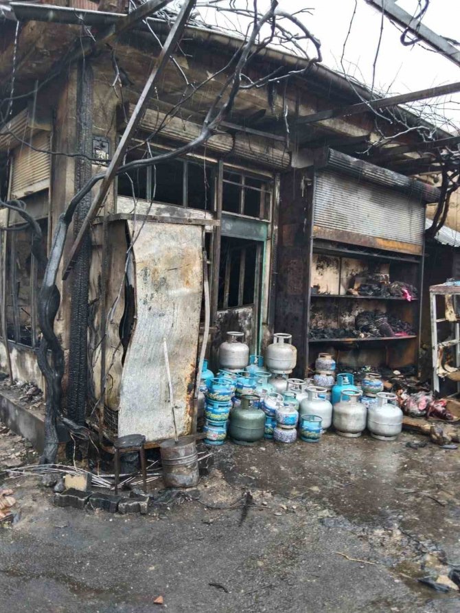 Patlayan Trafo Bakkal Dükkanında Yangın Çıkardı: 1 Ölü