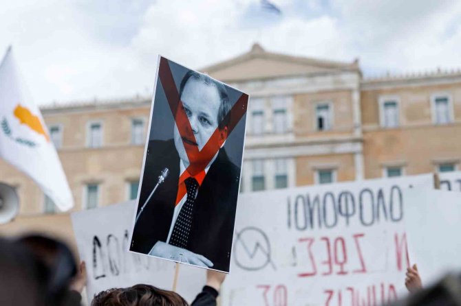 Yunanistan’da Tren Kazası Protestoları Sürüyor