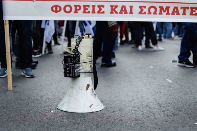 Yunanistan’da Tren Kazası Protestoları Sürüyor
