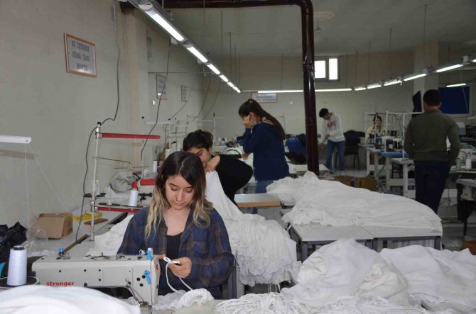 Huzur Ortamının Sağlandığı Şırnak’tan İ̇stanbul’a Tekstil Ürünü İhraç Ediliyor