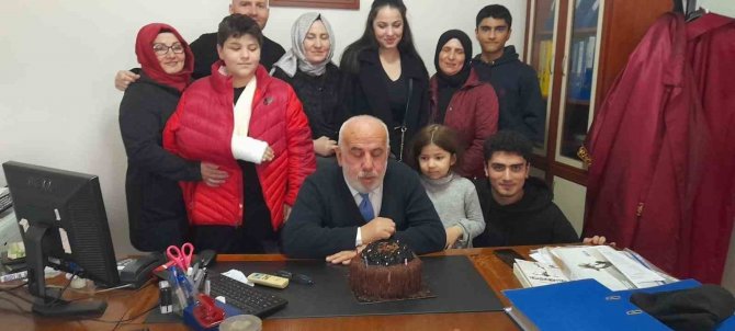 Alaplı’yı Evlendiren Memur, Doğum Gününde Emekli Oldu