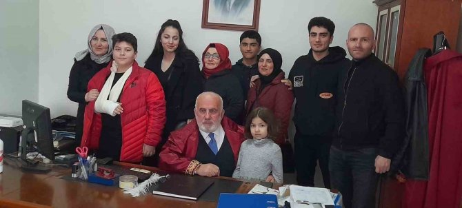 Alaplı’yı Evlendiren Memur, Doğum Gününde Emekli Oldu