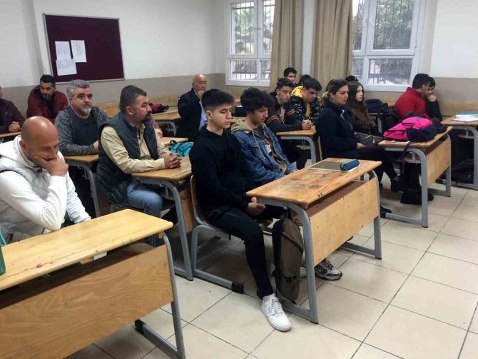 Depremde Hayatını Kaybeden Öğretmen İçin Hüzünlü Tören